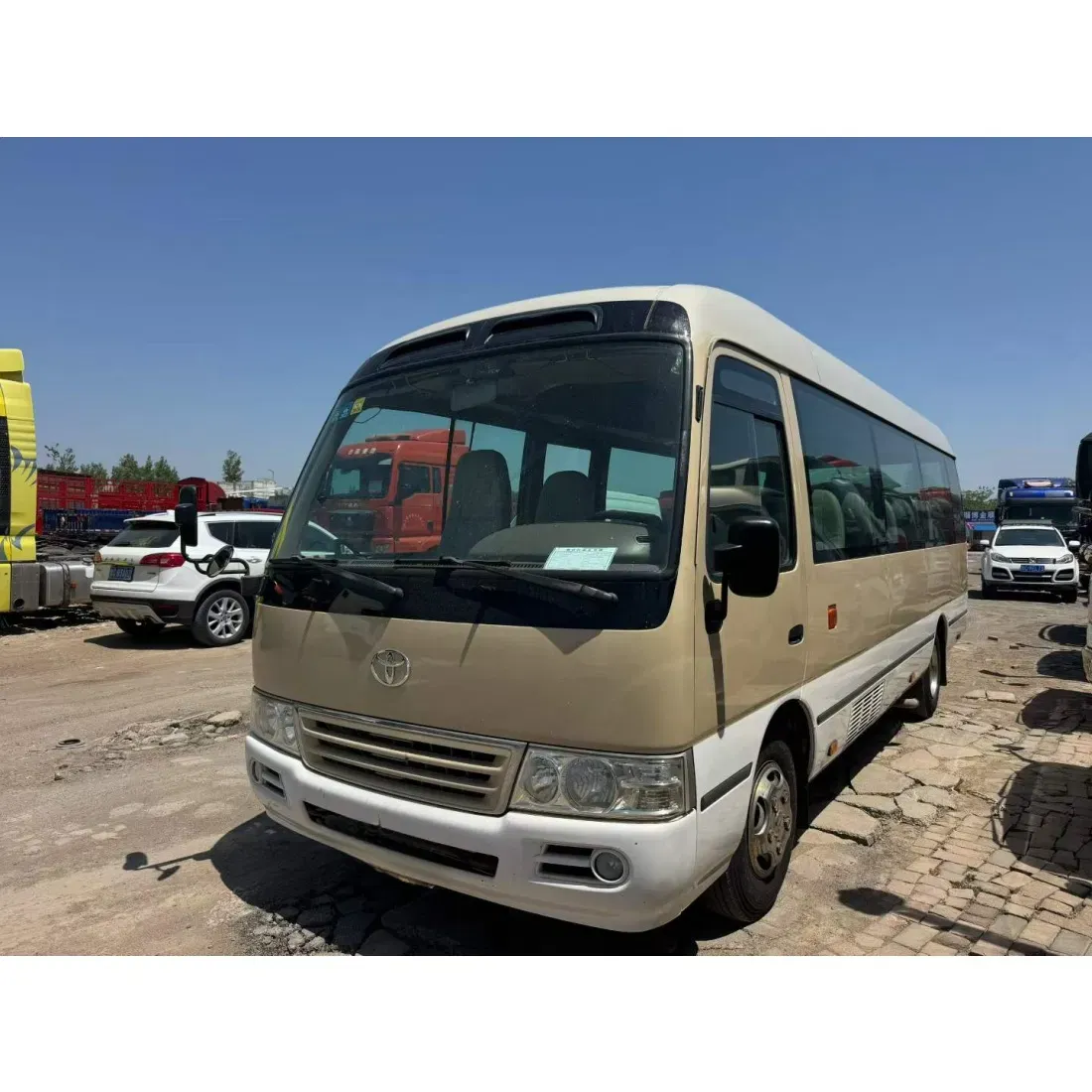 imgi_18_High-Spec-Diesel-Toyota-Coaster-23-Passenger-Van Toyota Coaster 23 Passenger Van– Buy Direct From China | CAR IN CHINA - Image 1